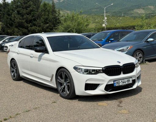 2019 BMW 530