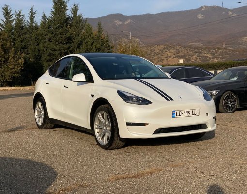 TESLA MODEL Y LONG RANGE